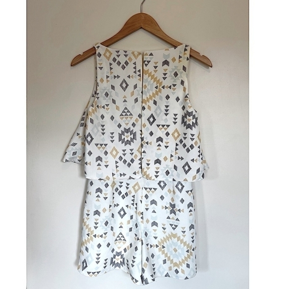 Trafaluc by Zara Triangle Arrow Print Short Romper - Picture 4 of 11